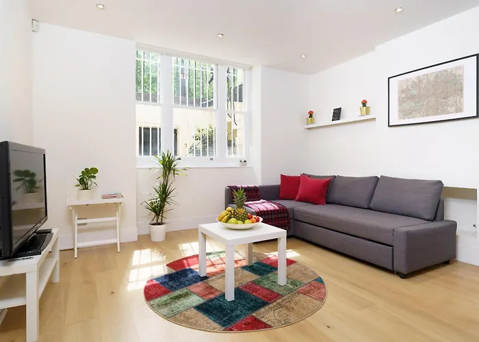 2 Bedroom Flat In Pimlico & Westminster
