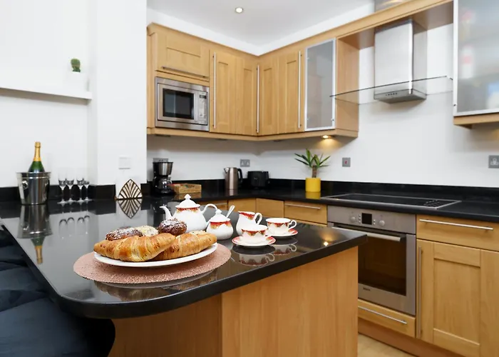 2 Bedroom Flat In Pimlico & Westminster