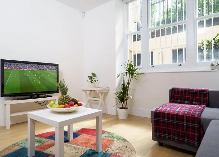 2 Bedroom Flat In Pimlico & Westminster