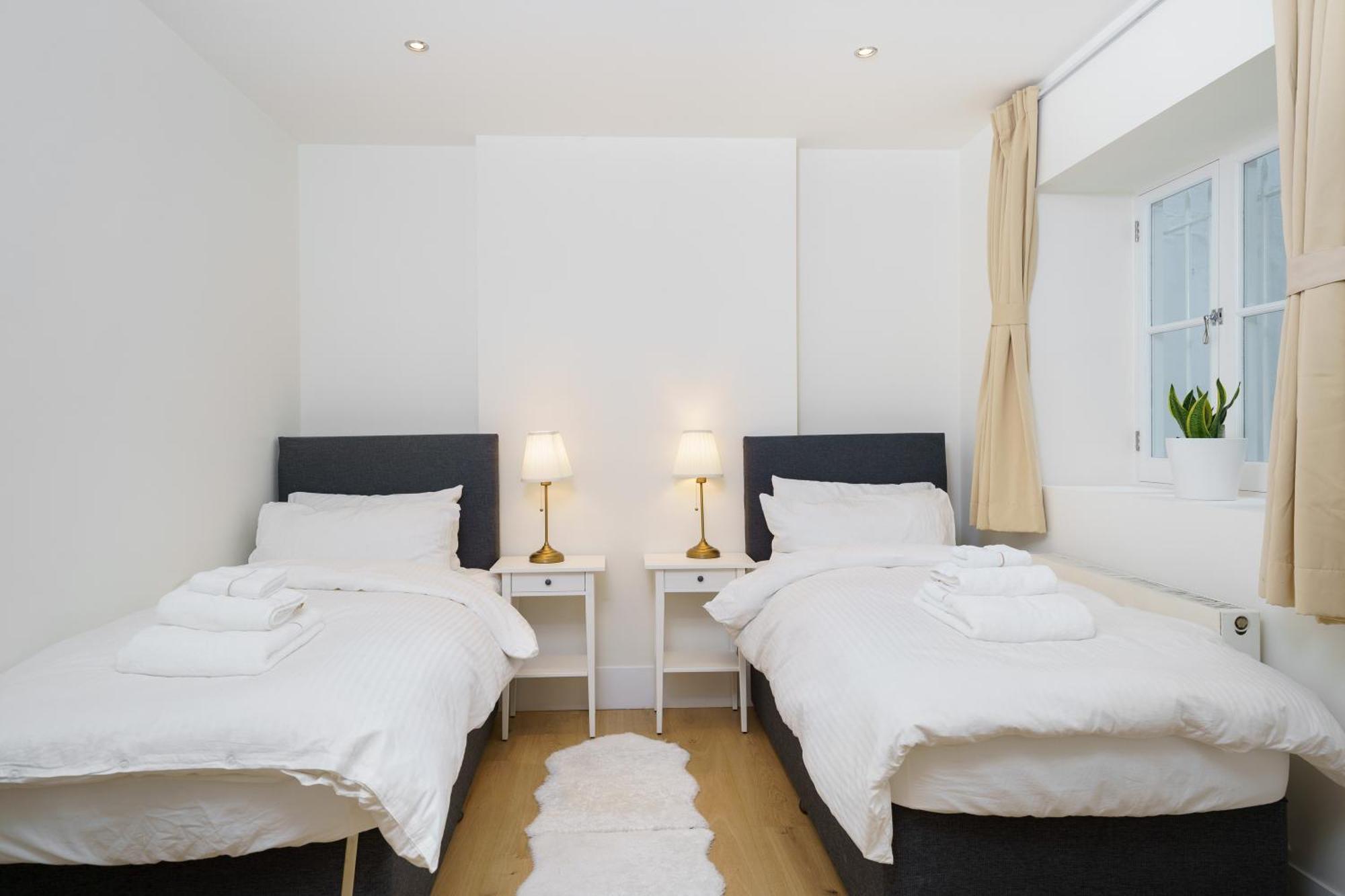 2 Bedroom Flat In Pimlico & Westminster *