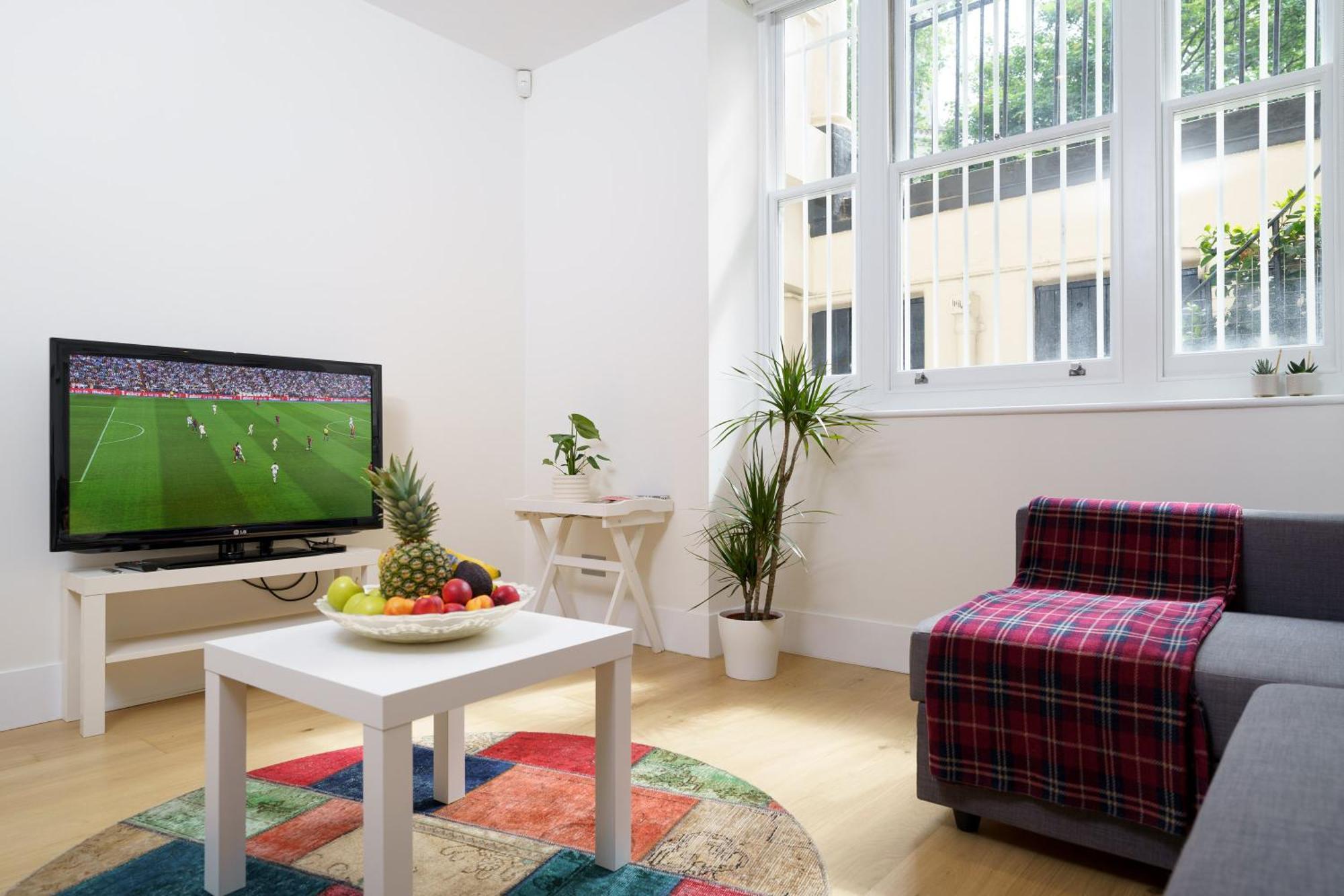 2 Bedroom Flat In Pimlico & Westminster Apartment London